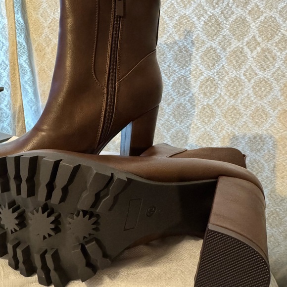 New bootie - Picture 3 of 3